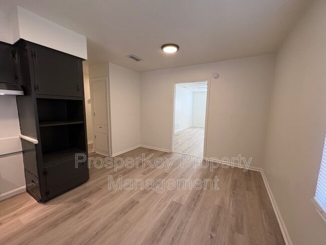 Building Photo - 2236 Danbury Dr