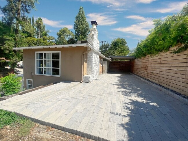 Building Photo - Coveted South Redlands 2 bedroom, 2-bathroom bungalow home.