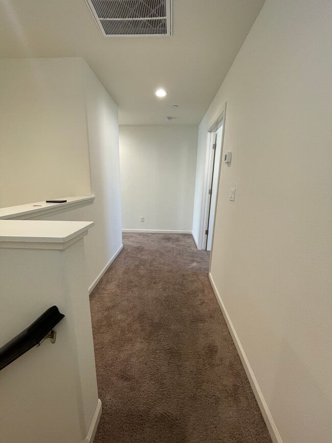 Building Photo - Summer Special $200 Off 1st Month Rent!!!