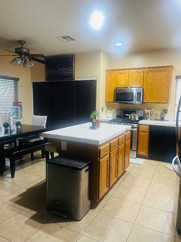 Building Photo - 806 Early Dawn Way