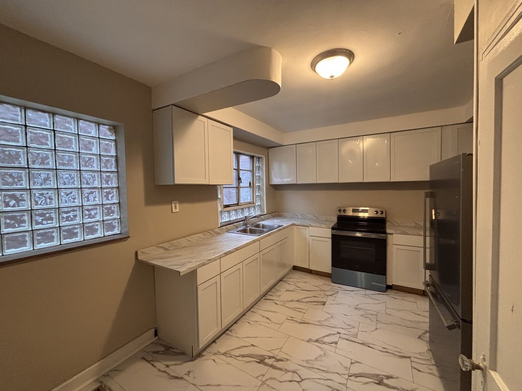 Building Photo - 17606 Roselawn St