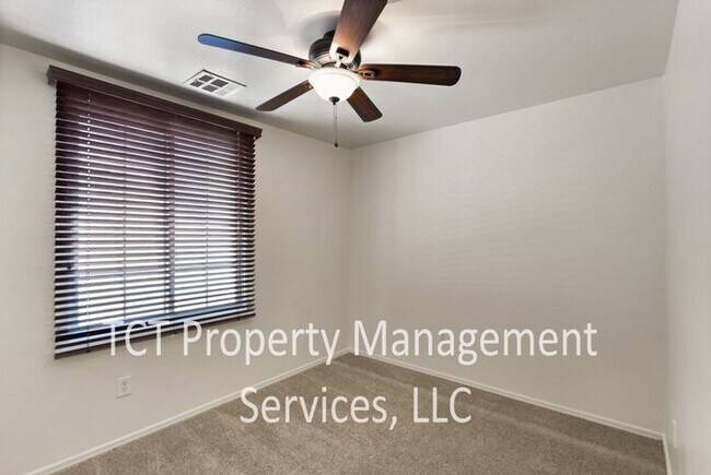 Building Photo - Freshly Updated Townhouse in Gilbert!