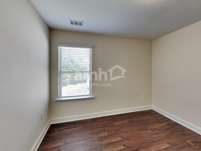 Building Photo - 202 Monarch Way