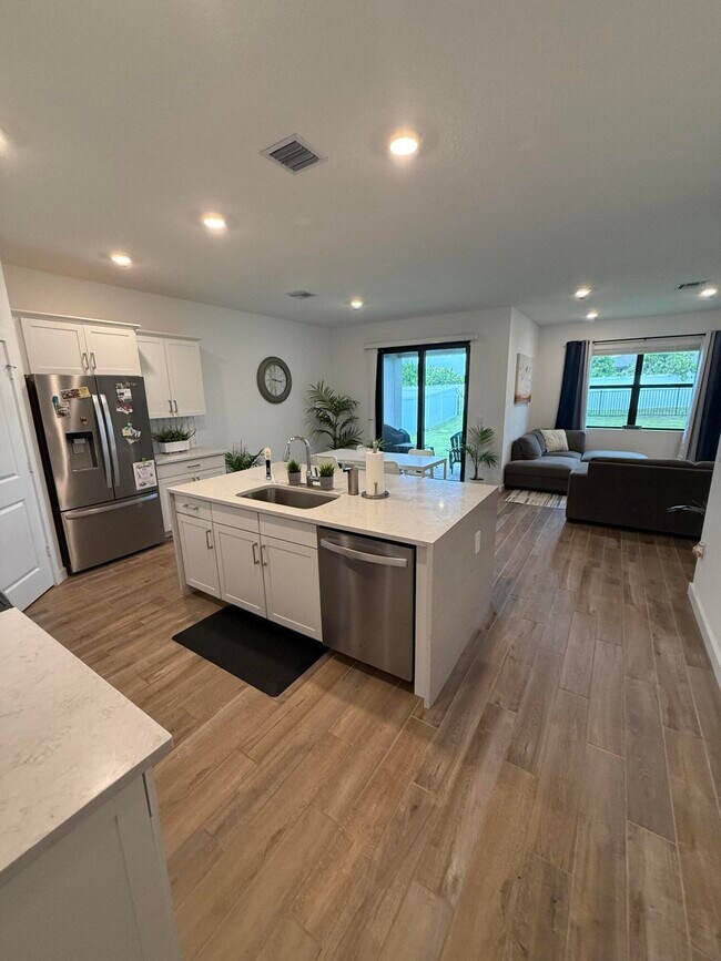 Building Photo - 1653 NE Ocean Dunes Dr