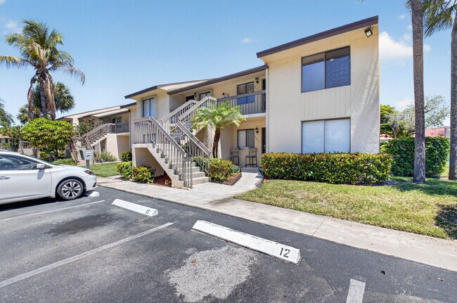 Building Photo - 6649 Somerset Dr