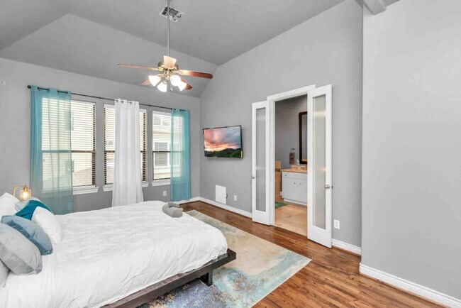 Building Photo - 2521 St Emanuel St