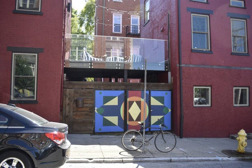 Building Photo - 1304 Broadway
