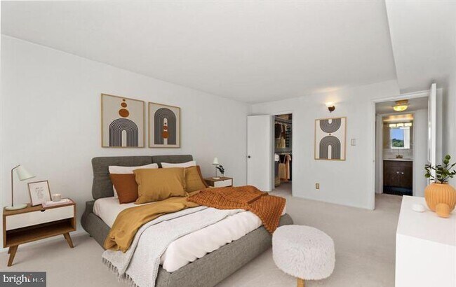 Building Photo - 118 Monroe St