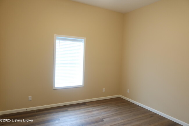 Building Photo - 102 Peonia Rd