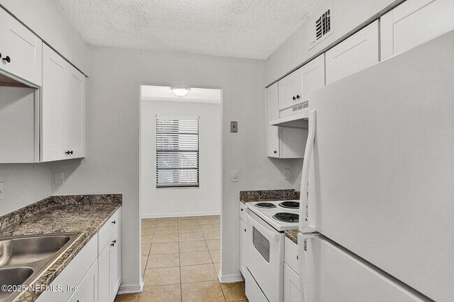 Building Photo - 476 Bentwood Ln