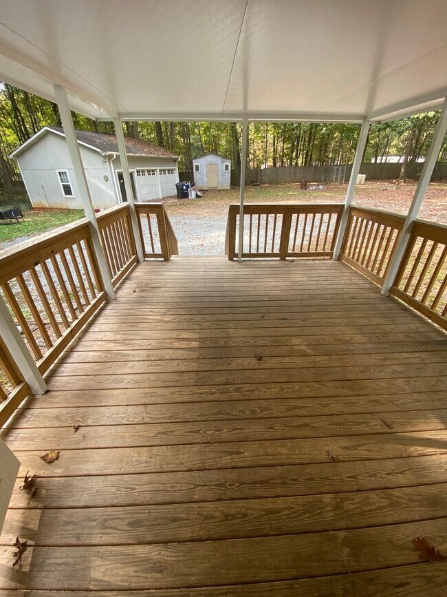 Building Photo - 3 Bedroom/2 Bathroom Modular Home for Rent