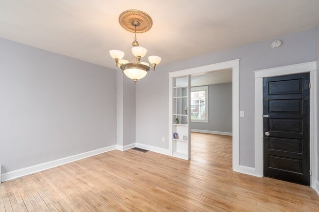 Building Photo - 737 E 37th St