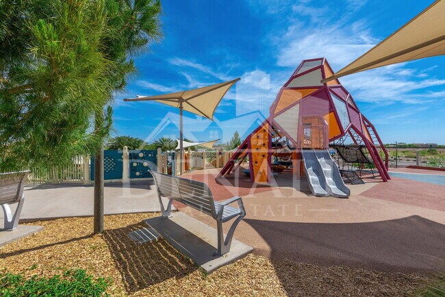 Building Photo - 2881 E Tonto Dr
