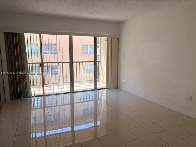 Building Photo - 8893 Fontainebleau Blvd