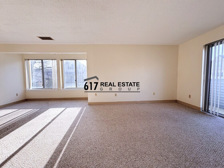 Building Photo - 150 N Beacon St