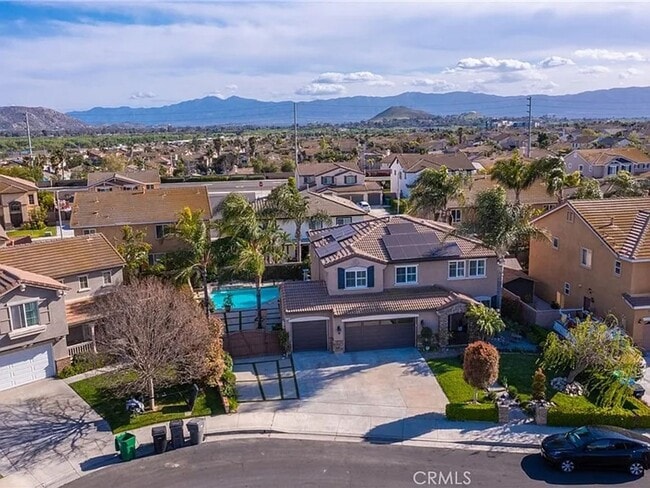Building Photo - Absolutely Stunning home in Eastvale & loc...
