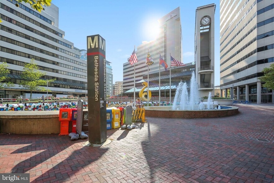 Building Photo - 4535 Avondale St