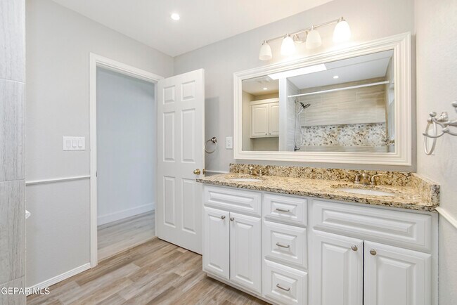 Building Photo - 918 Bellacumbre Dr