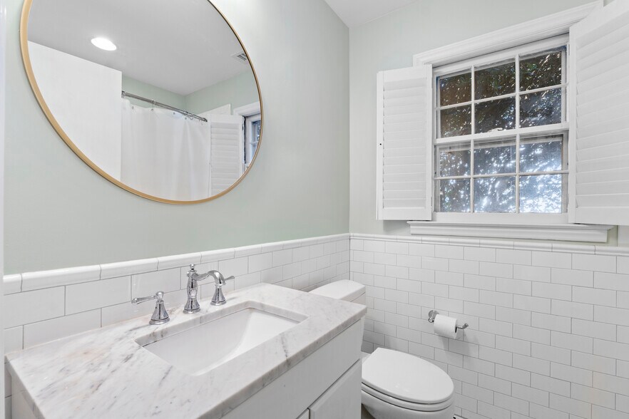 Building Photo - 221 W Avondale Dr