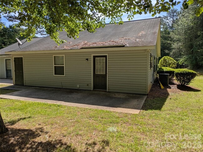 Building Photo - 111 Birdie Ct