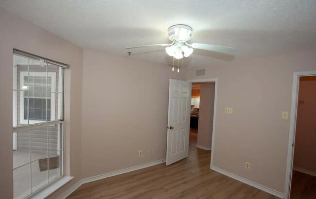 Building Photo - 1524 Lincoln Way