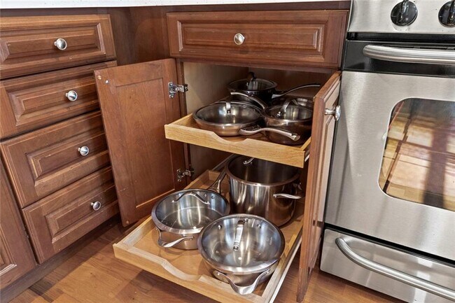 Building Photo - 1333 Victor Rd NE