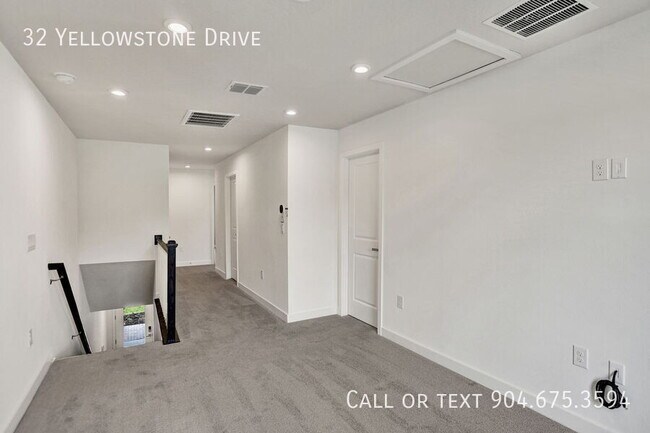 Building Photo - 32 Yellowstone Dr