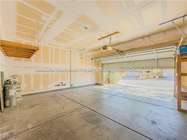 Building Photo - 3824 Hollycroft Dr
