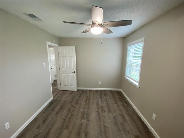 Building Photo - 2434 Lakeshore Dr