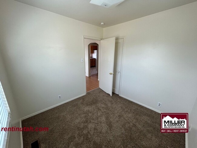 Building Photo - Updated Salt Lake Bungalow For Rent!!