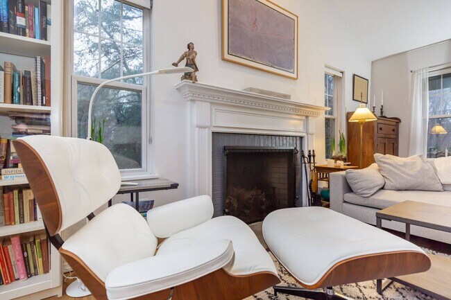 Building Photo - 98 Thomas Ave