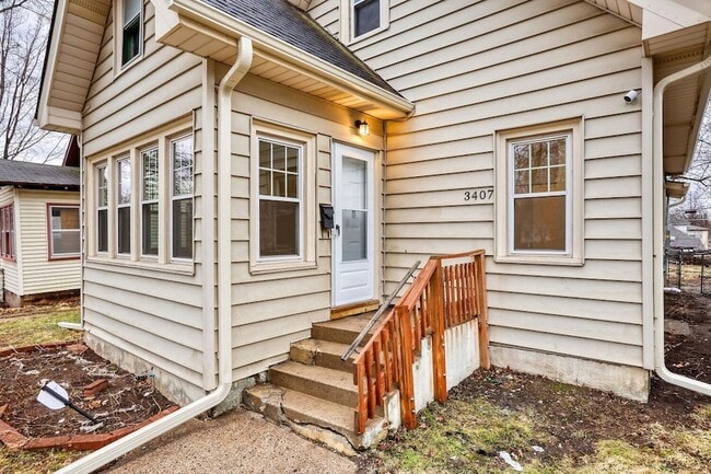 Building Photo - 3407 N Oliver Ave