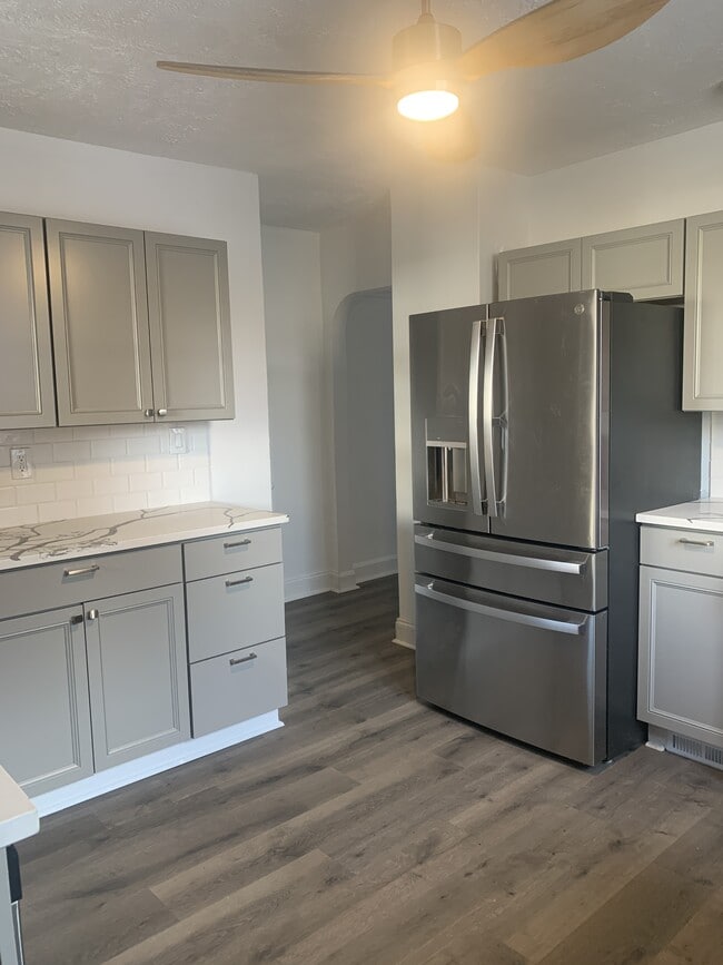 Building Photo - 525 Sunnyside Ave