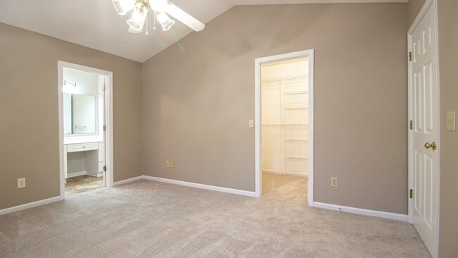 Building Photo - 642 Aspen St