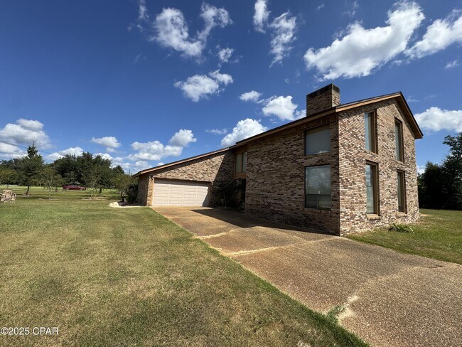 Primary Photo - 833 W Pierson Dr
