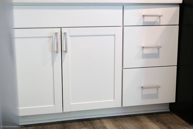 Building Photo - Newly Renovated 1-Bedroom Apartment Available