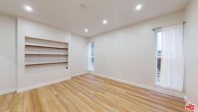 Building Photo - 4735 Nob Hill Dr