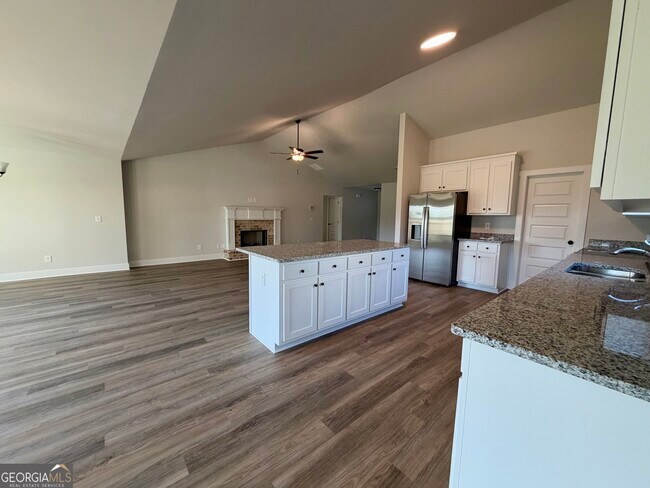 Building Photo - 232 Lake Meadows Dr