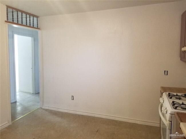 Building Photo - 2617 Daytona Ave