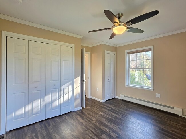 Building Photo - 4 Rock Point Rd