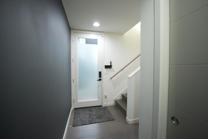 Building Photo - 2064 SW Charlestown St