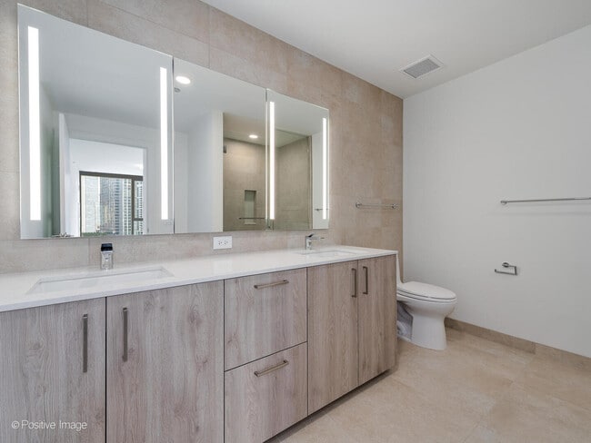 Building Photo - 211 N Harbor Dr