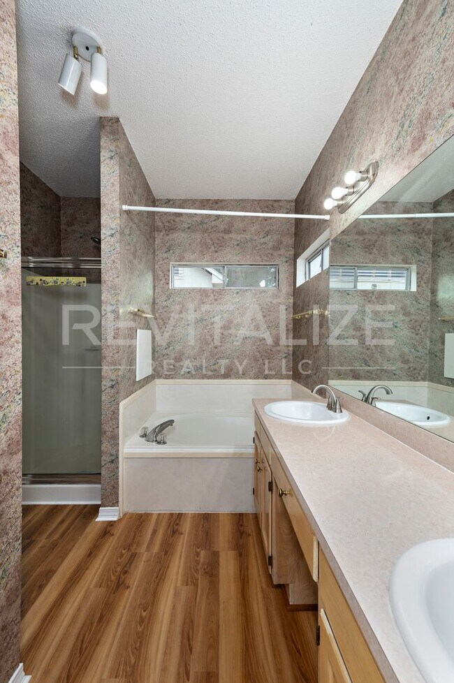 Building Photo - Daphne 3BR/2BA + Bonus Den – Spacious, Stylish & Full of Charm!