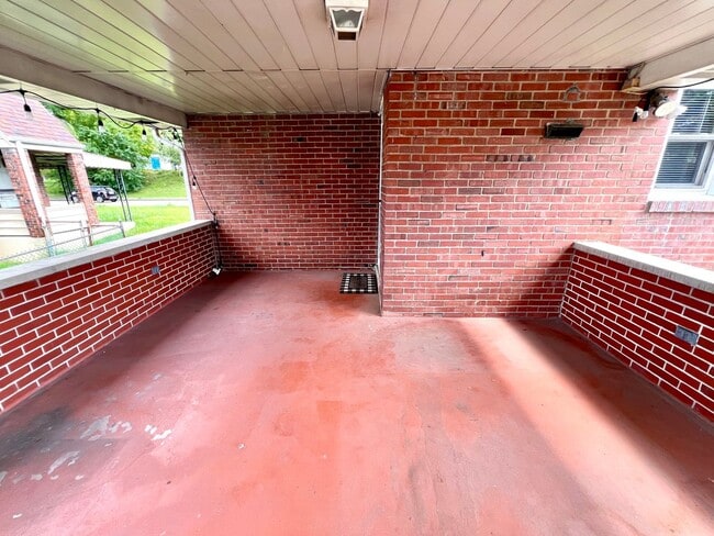 Building Photo - Sewickley - 3 Bedroom 2 Bathroom - Charmin...