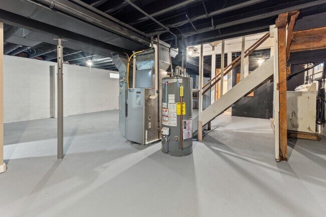 Building Photo - 2611 W 23rd St