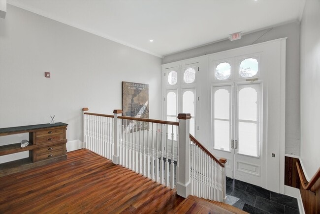 Building Photo - 2206 The Strand