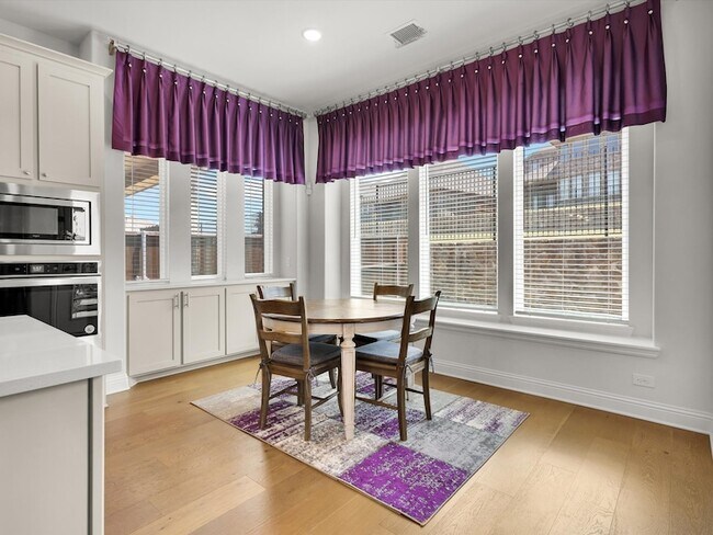 Building Photo - 439 Montrose Dr