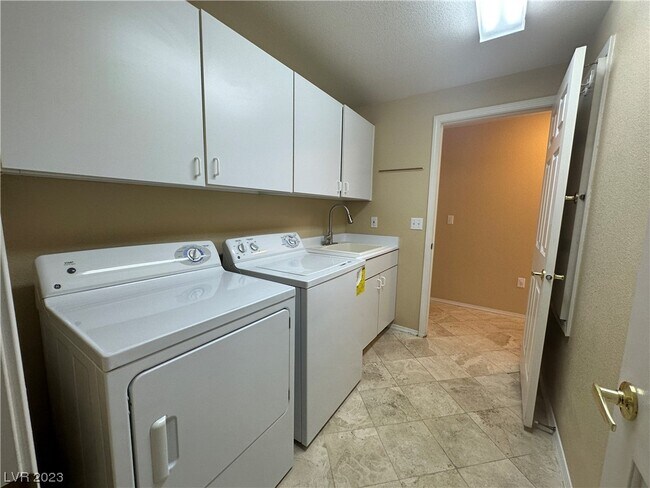 Building Photo - 10830 Amber Ridge Dr