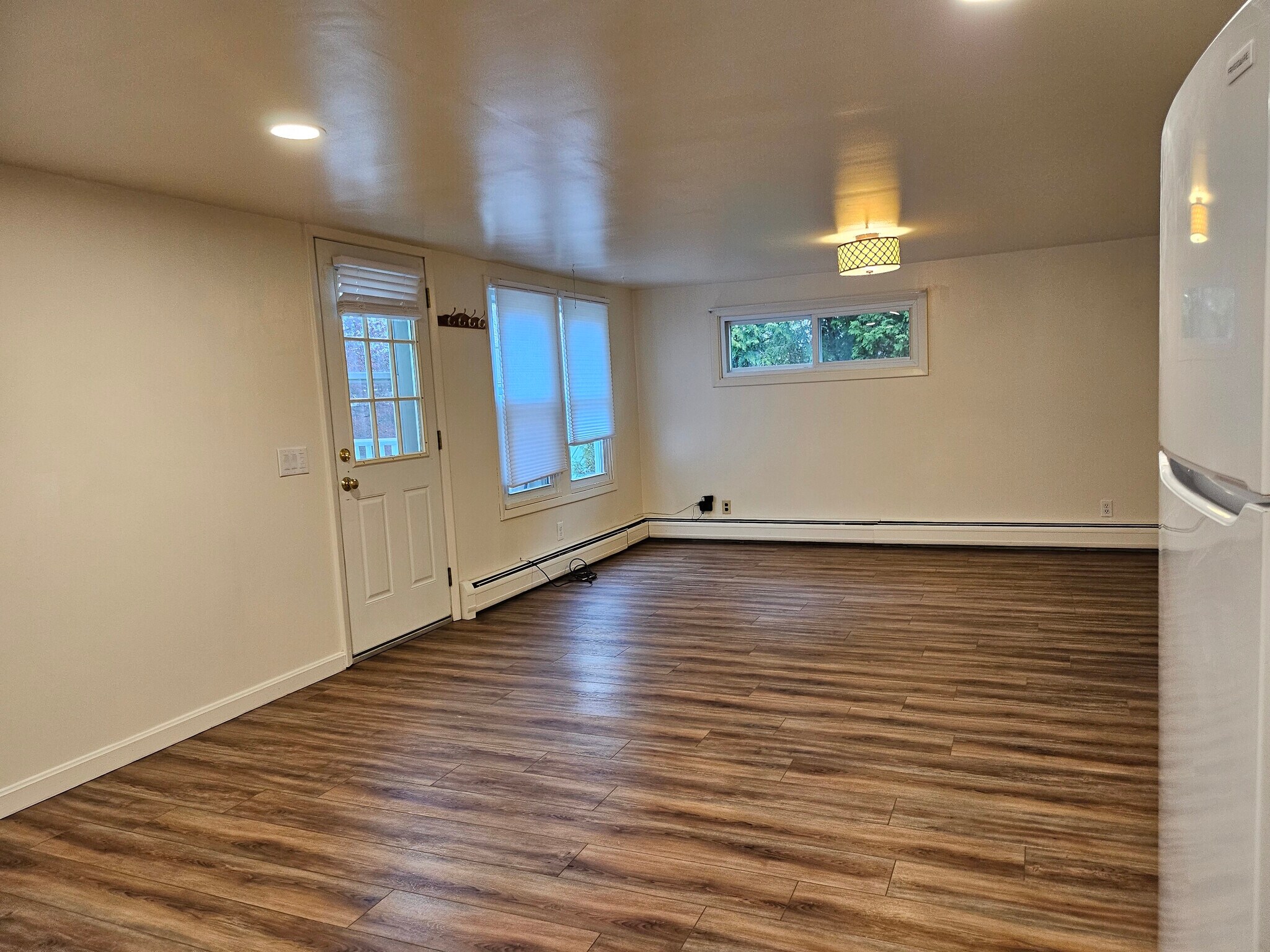Living room, is open to kitchen - 132 Hinesburg Rd