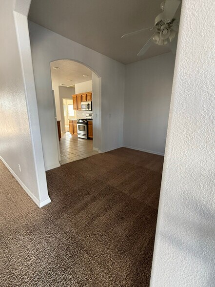 Building Photo - 2117 Buena Vista Dr
